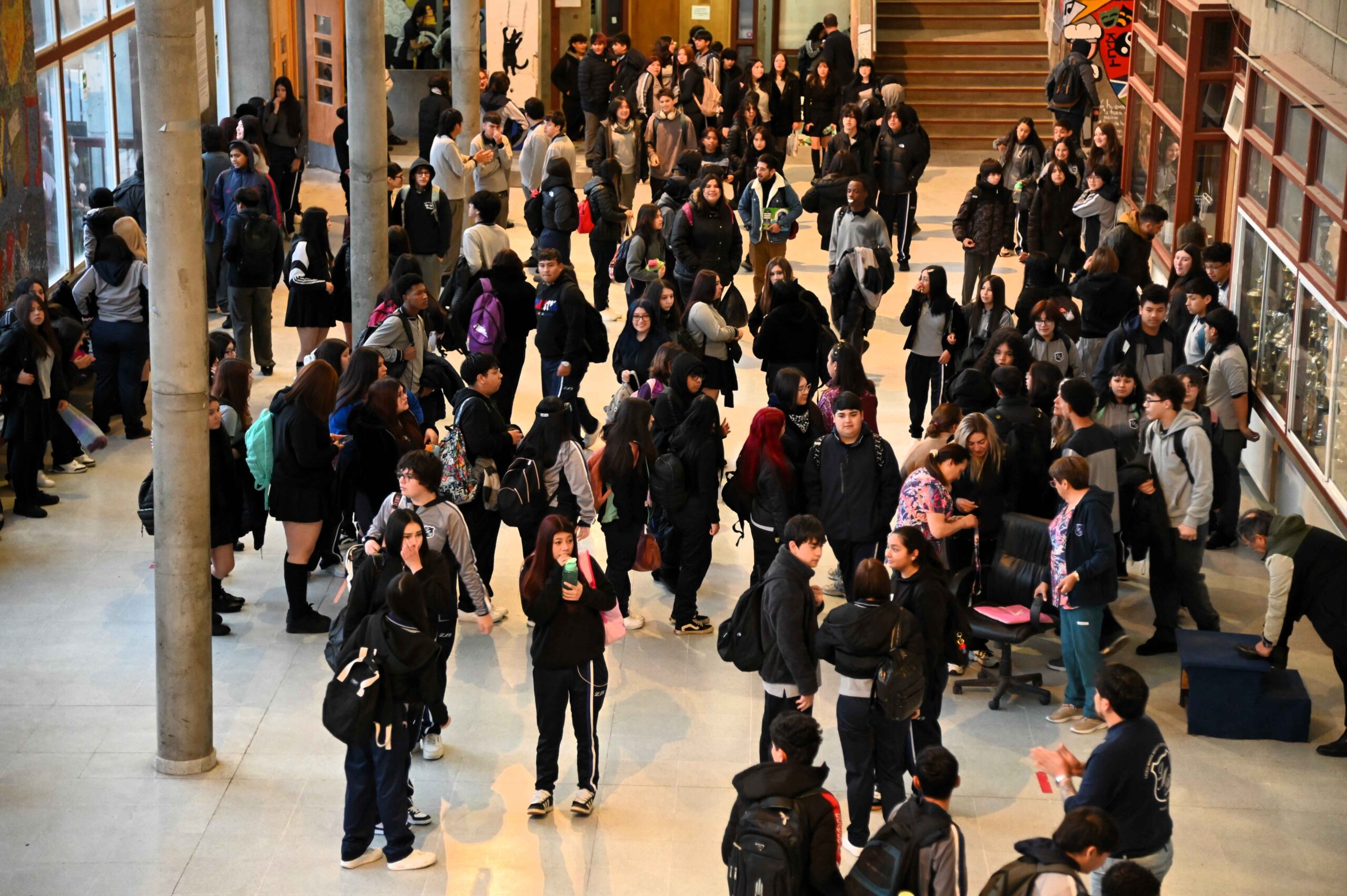 Comunidad del Liceo María Behety regresó a su establecimiento con renovada calefacción