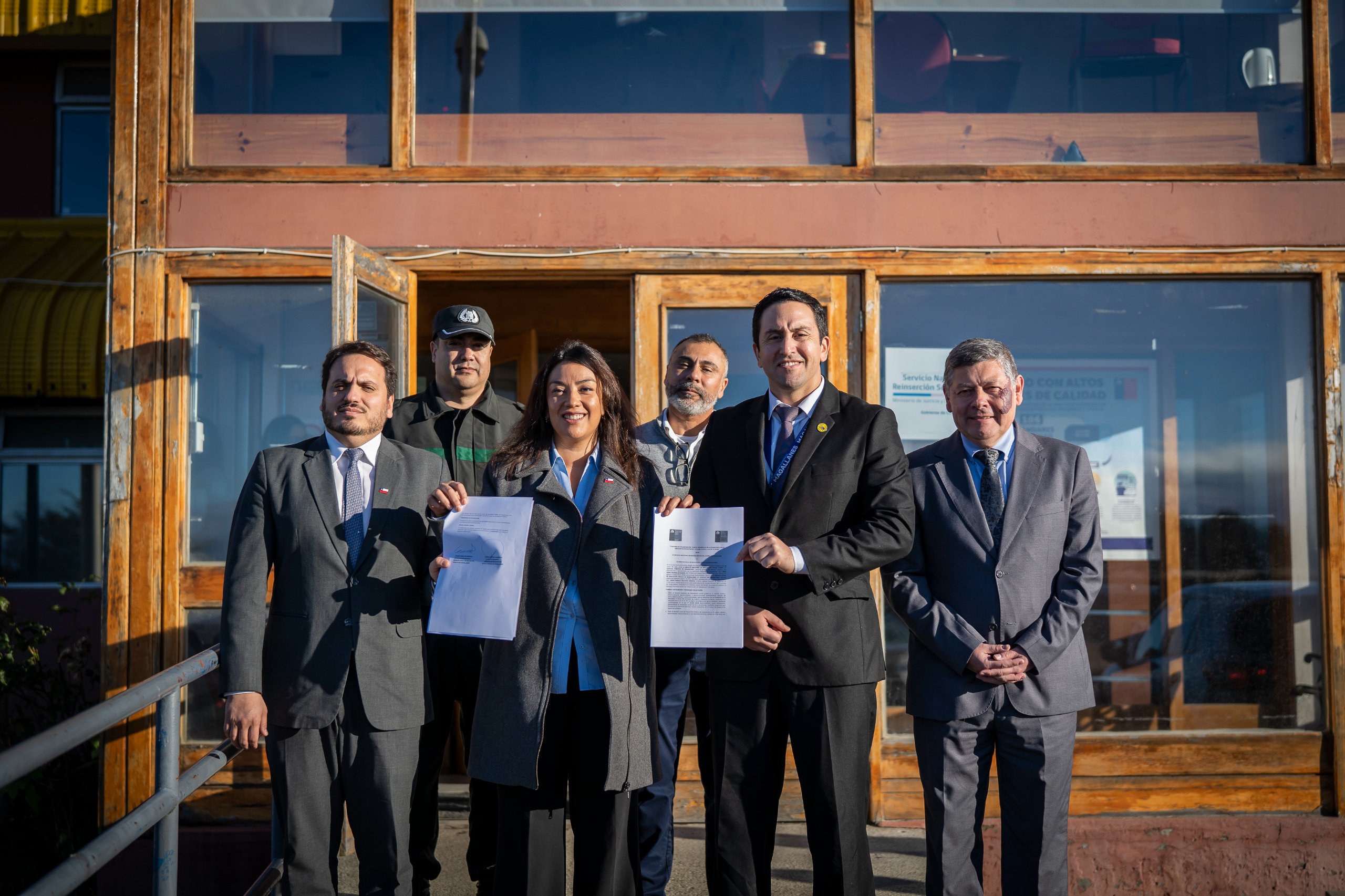 Servicio de Reinserción Social Juvenil y Slep Magallanes firman convenio para garantizar educación a jóvenes internos