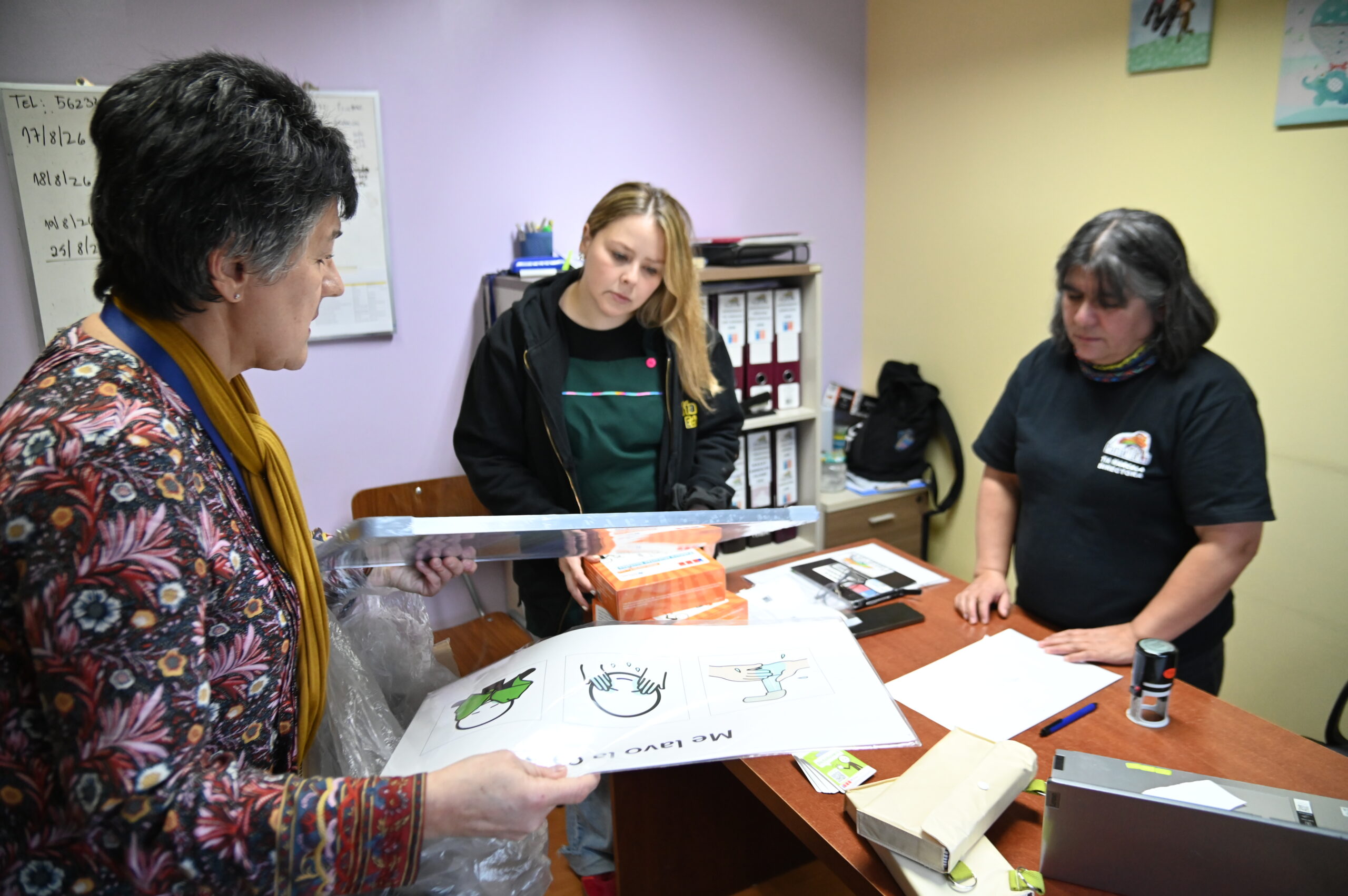 Entregan material educativo para párvulos con necesidades educativas especiales de jardines del SLEP Magallanes